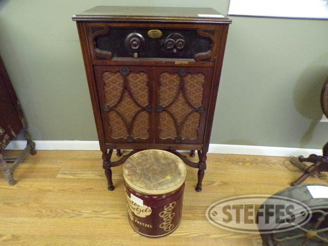 Atwater Kent Antique Radio w/Can of Tubes